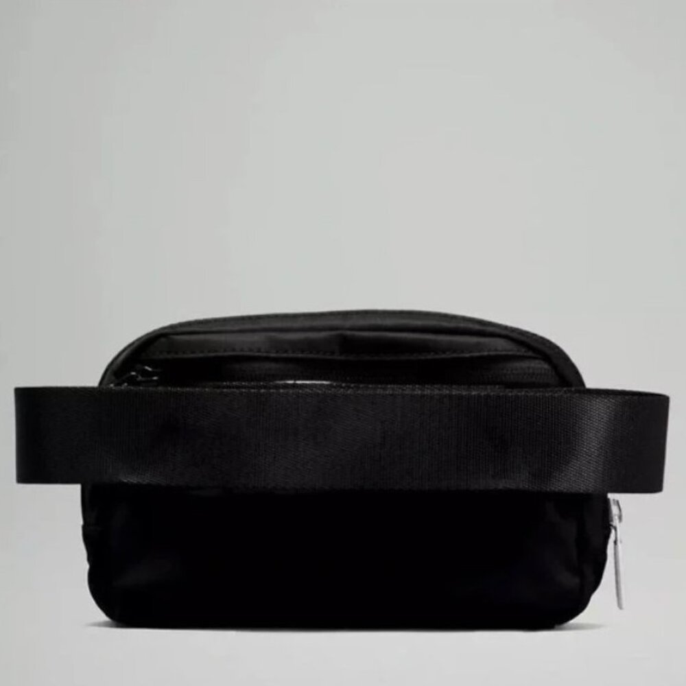 LULULEMON Everywhere Belt Bag – Black 1L, Extended Strap, NWT - Picture 7 of 11